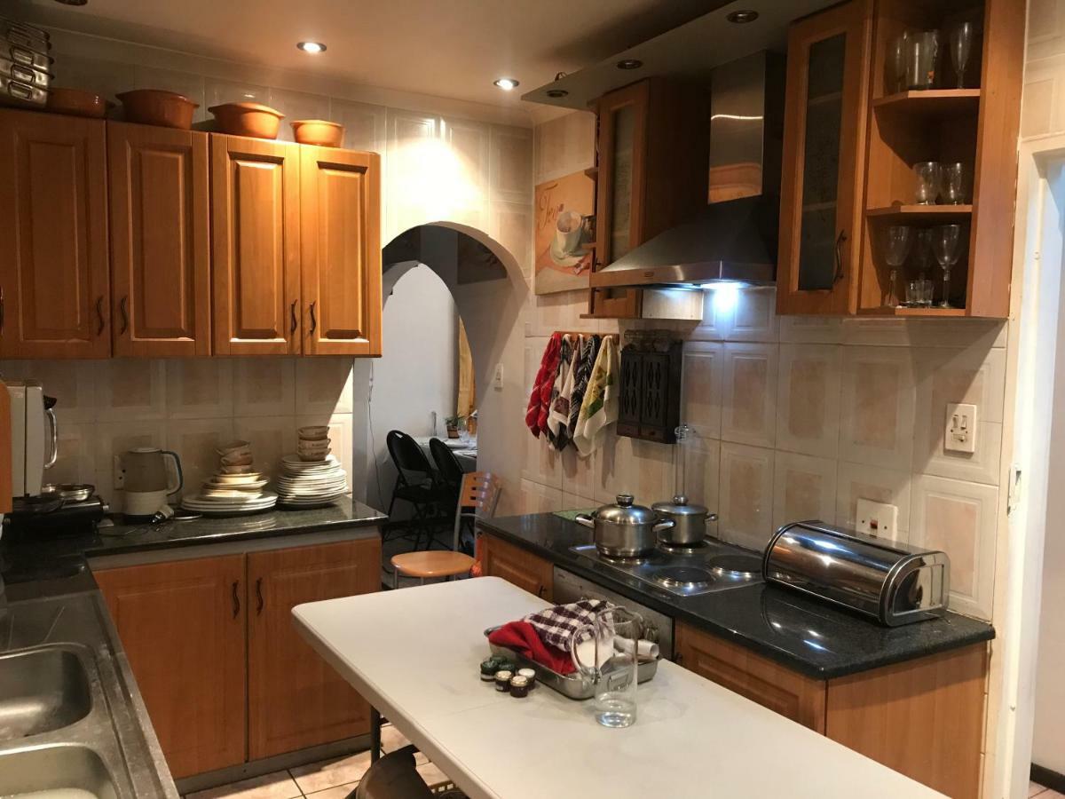 Turning Point Bed & Breakfast Kaapstad Buitenkant foto